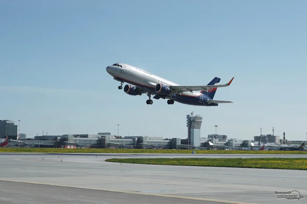 Рейс аэропорт худжанд. Самолет somon air. Сегодняшний рейс аэропорт домодедово москва бишкек. Билет душанбе худжанд. Аэропорт москва домодедово душанбе сегодняшние рейсы.