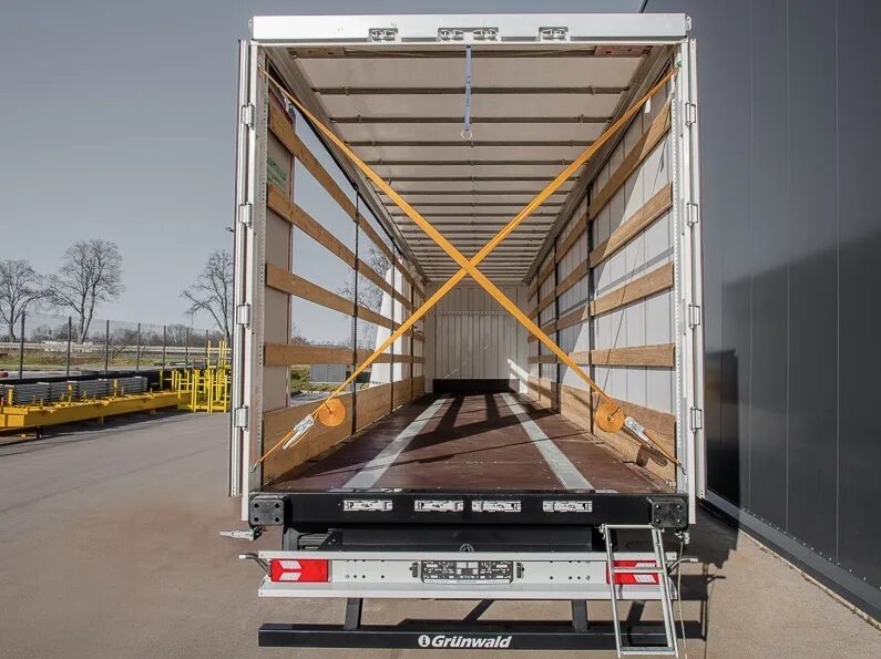 коники для полуприцепа грюнвальд. перевозка труб. коники в фуре. коники в прицепе. полуприцеп с платформой 20 тонник.