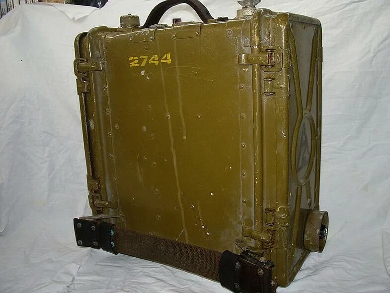 Р 105 содержание. Р105-м радиостанция армейская. радиостанция р 109д. армейская рация р-108м. р-105 р-107 радиостанция.