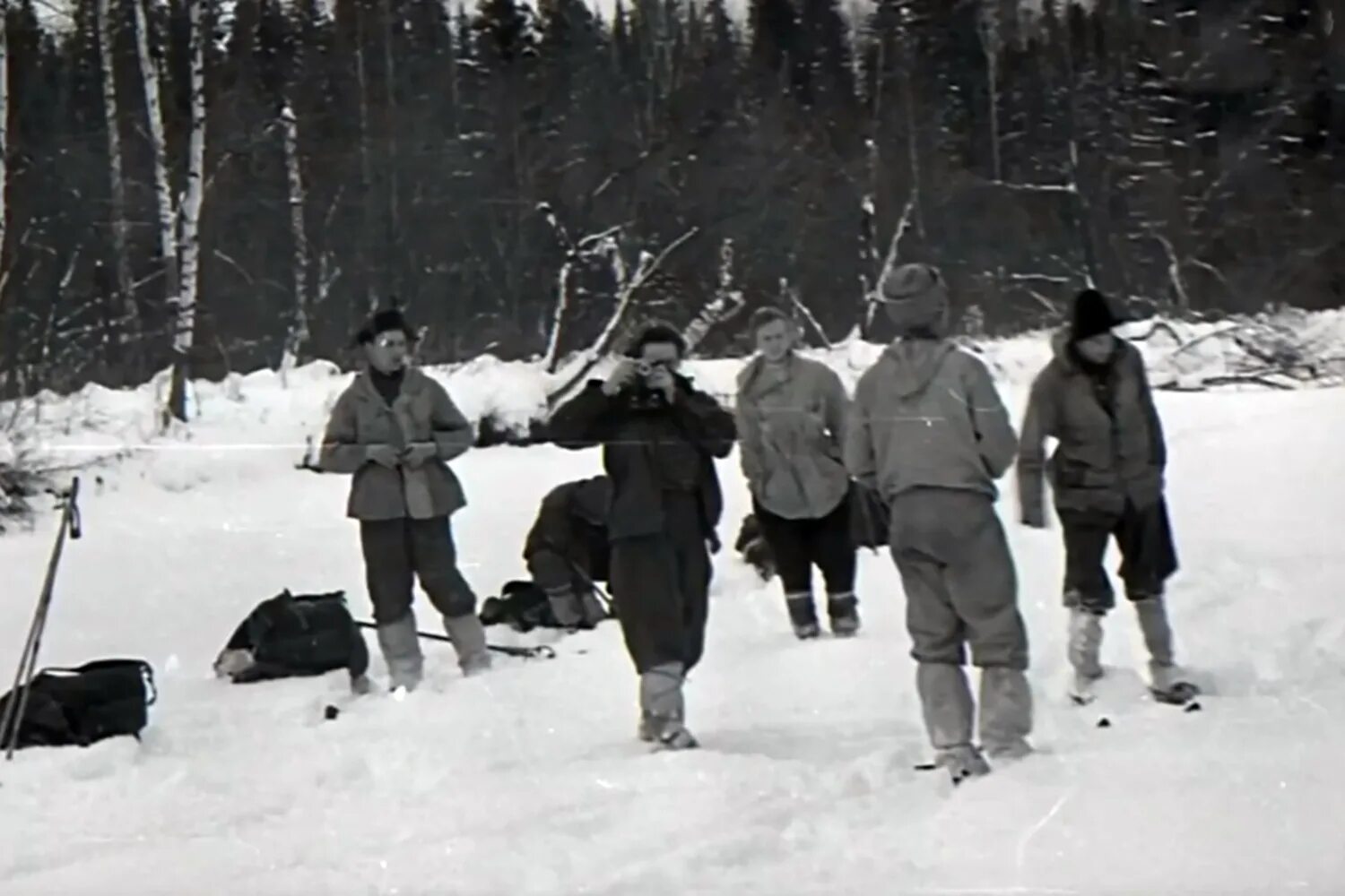 Группа туристов Дятлова 1959. 1959 Гибель группы Дятлова. Группа дятловцев перевал Дятлова. Гибель тургруппы Дятлова 1959. Группа дятлов причины