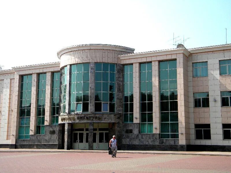 Железногорск курская область администрация. Железногорск дворец культуры горняков. Памятник ленину в железногорске курской области. Амирчик железногорск курская область. Город железногорск курская область.