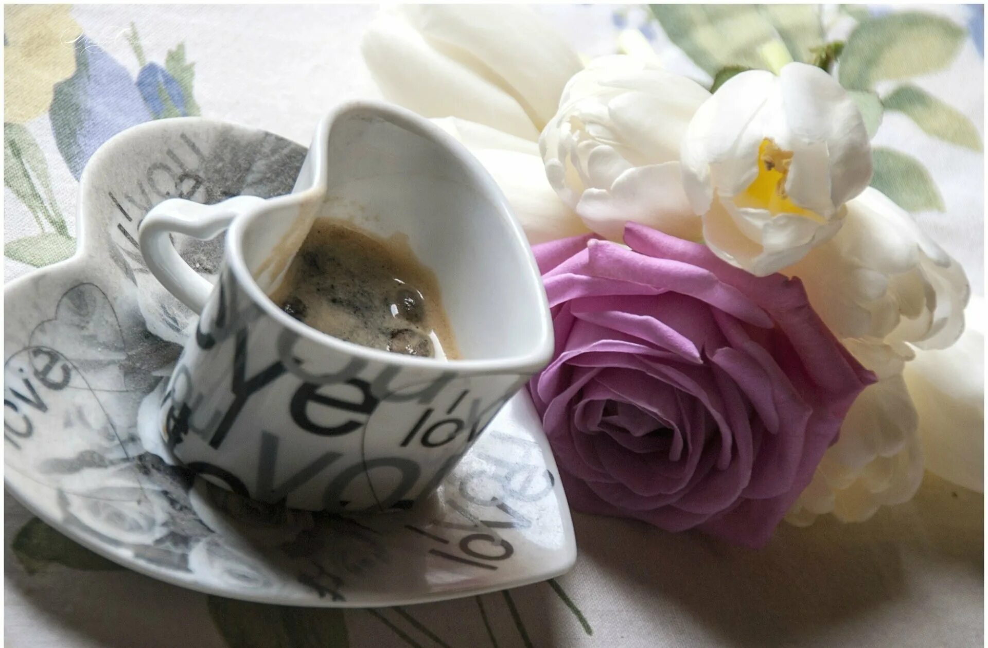 Цветы в кружке. Кофе и цветы. Чай с цветами. Чай цветок. Изысканного утра