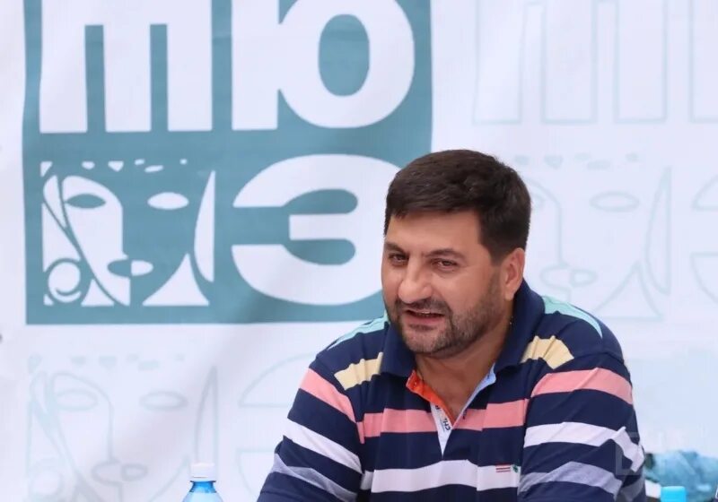 Театр юного зрителя директор. Тюз омск директор.