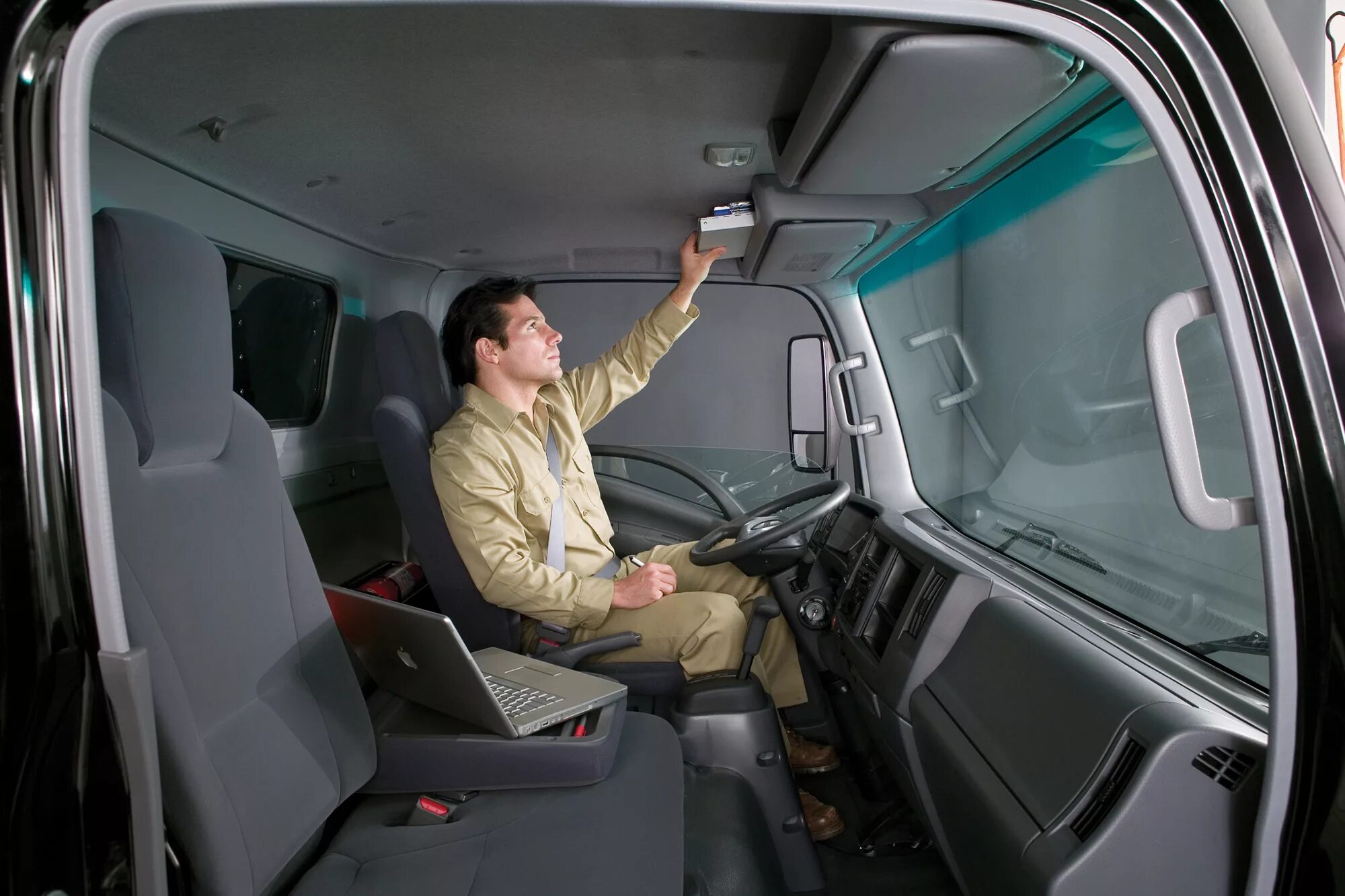 Isuzu targets tradies with updated N-Series Ute and Van Guide