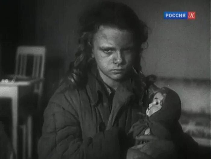 Жила была девочка фильм. Афиша к фильму жила была девочка. Режиссер жила была девочка. Жила-была девочка фильм 1944 кадры. Режиссер жила была девочка.