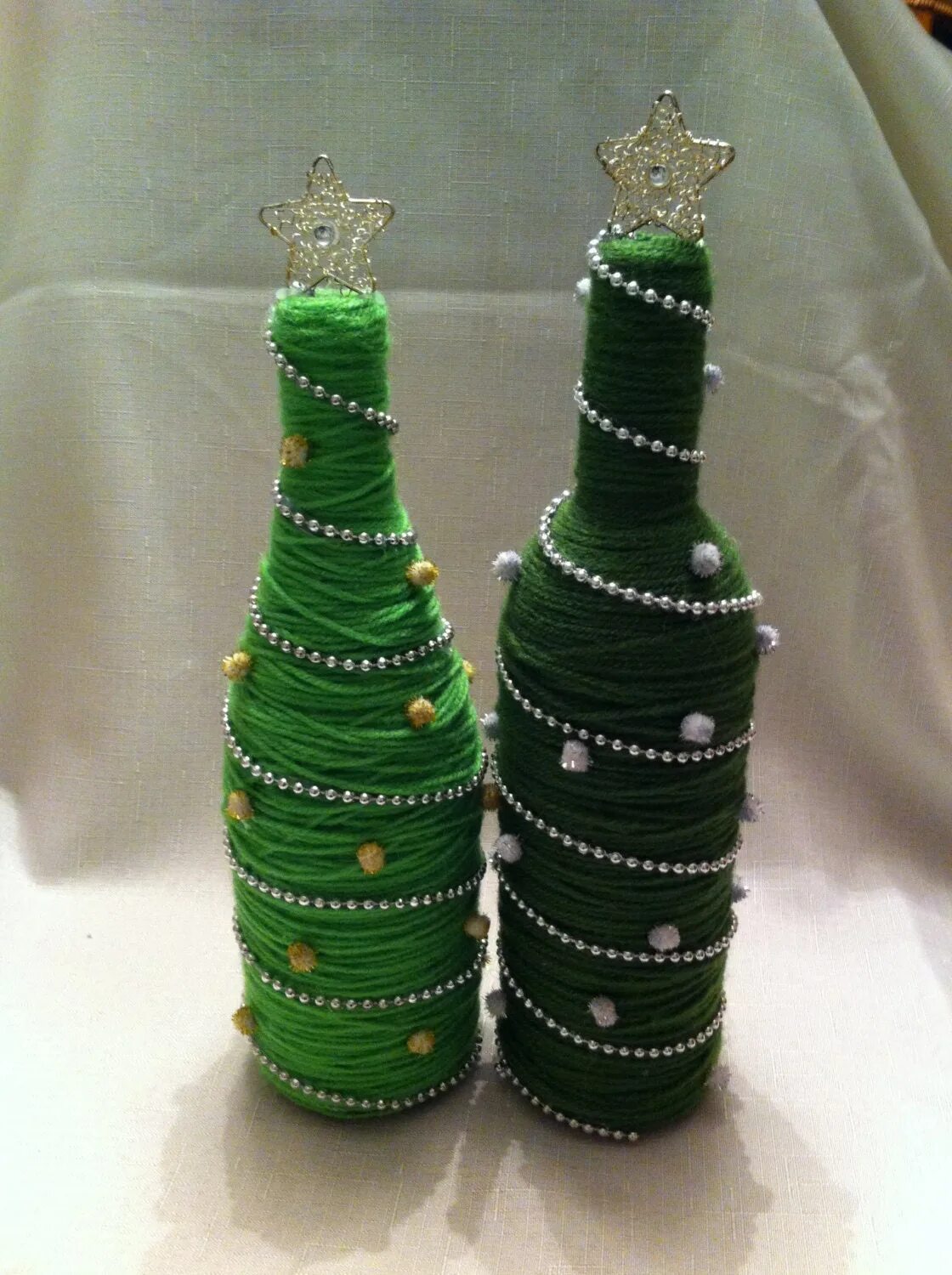 новогодняя елка из шампанского и конфет. новогоднее украшение шампанского. елка из бутылки шампанского. елочка из бутылки шампанского. бутылка елка.