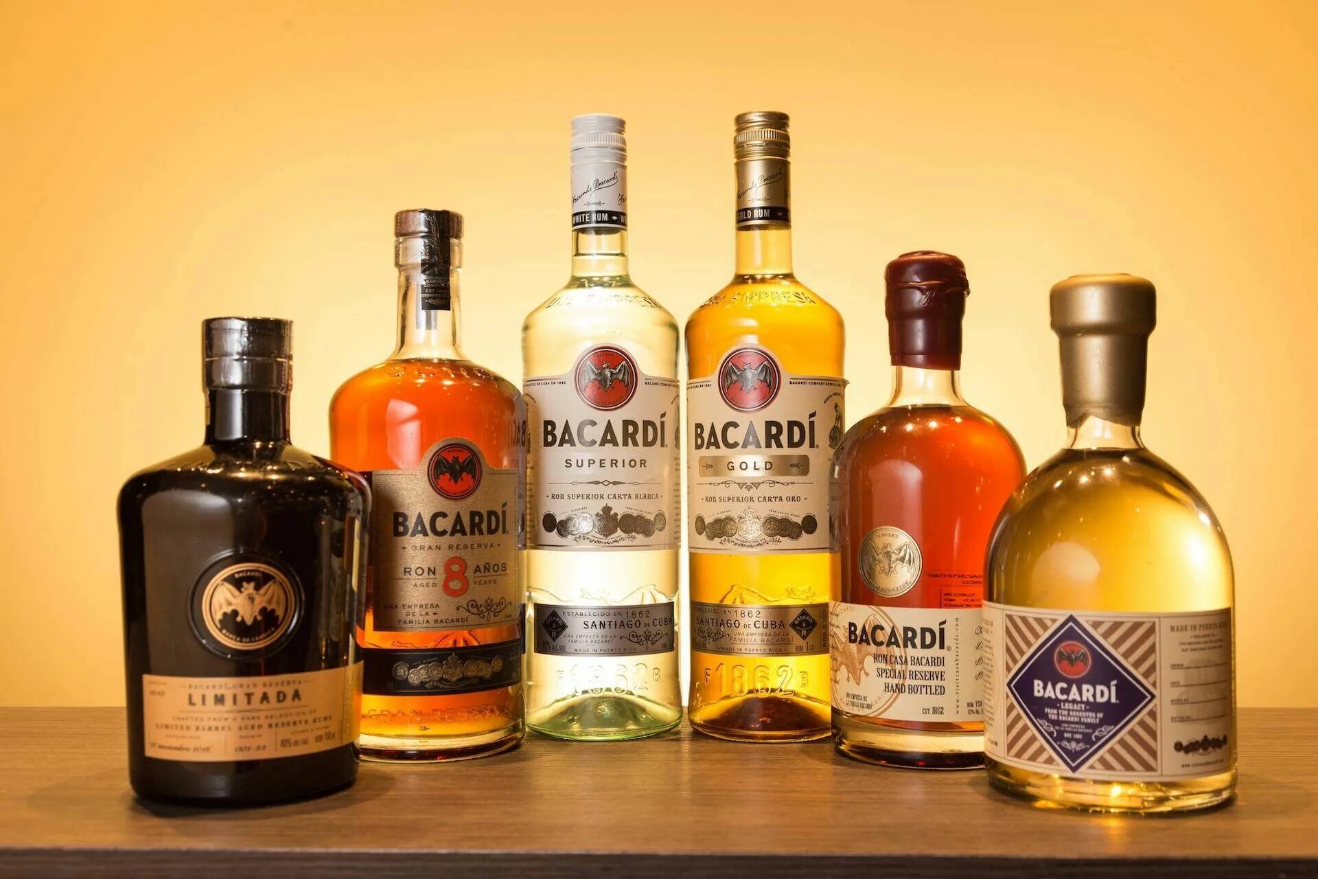 Па ром. Ром бакарди. Алкогольный напиток бакарди. Bacardi Ром разновидности. Кубинский Ром бакарди.