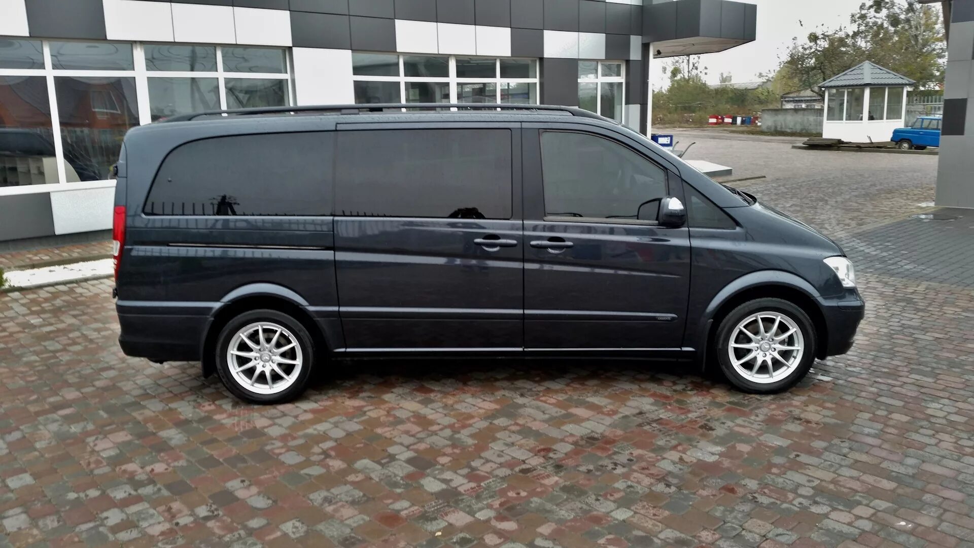 Купить мерседес вито в москве. Mercedes Vito 235/55r17. Mercedes Vito 225/55r17. Мерседес Виано диски r19. Мерседес Вито 639.