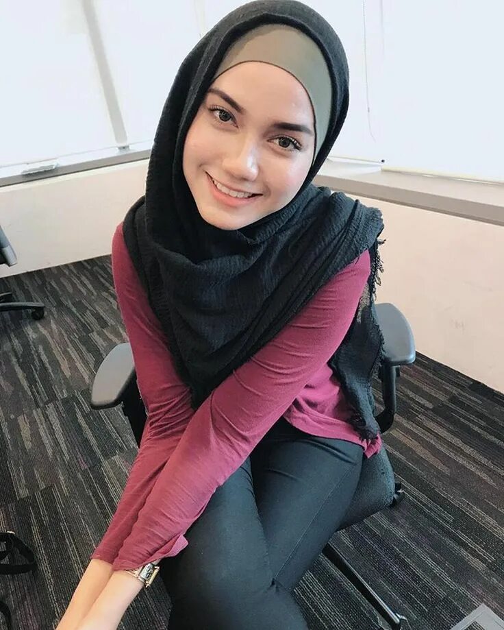 Красивые девушки в хиджабе. Asian muslim hijabi sister. Девушка в хиджабе. Мусульманская косметика для женщин. Мусульманская коса.