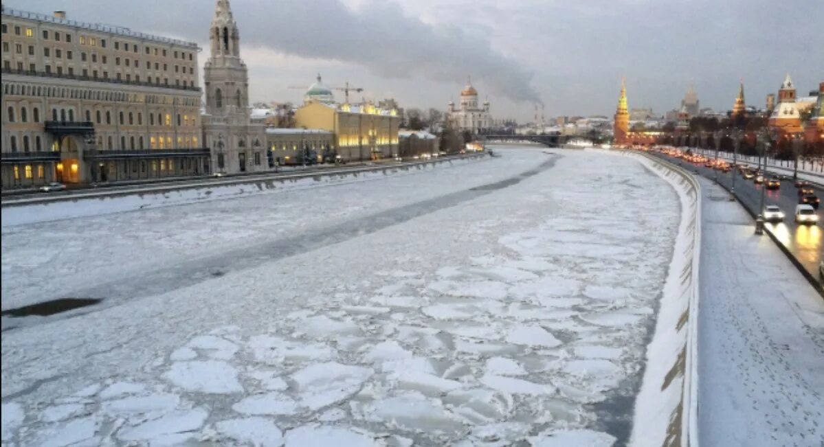 Температура в москве реке. Ледостав на москве-реке. ледостав москва-реки фото. ледостав на москве реке картинки для детей. iz pitera v moskvu po vode.