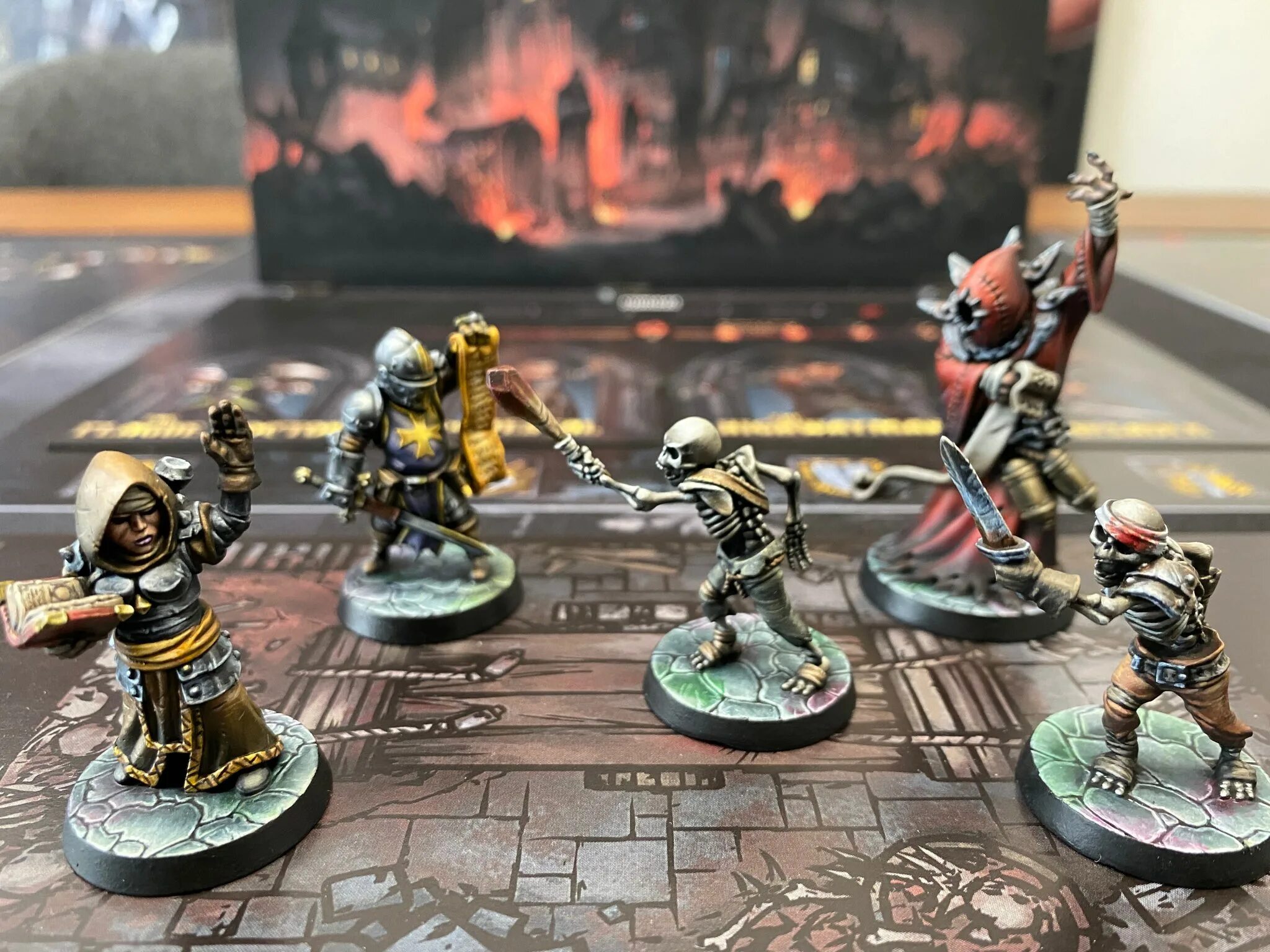 Darkest dungeon кузнец. Подземелье драконов настольная игра. Dungeon board game. Darkest dungeon настольная игра. Сокровища темного подземелья настольная игра.