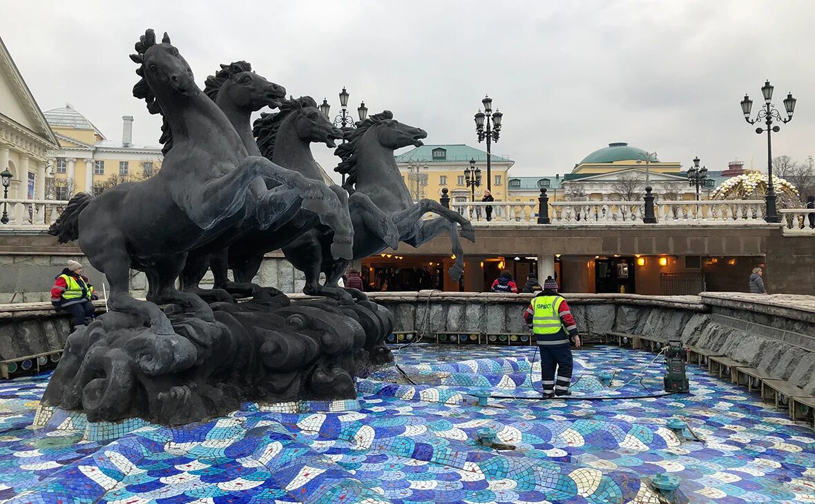 Му му москва манежная площадь фото Фото: Старик поймал не му-му,а золотую рыбку!. Фотограф Hobavol. Репортаж Фото