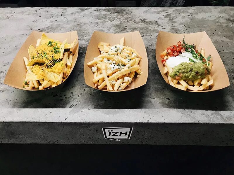 Стрит фуд на улице. Уличная еда (street food) в тбилиси. Новослободская 4 тц дружба. Eat market юго западная фуд-холл. Фуд корт в галерее спб.