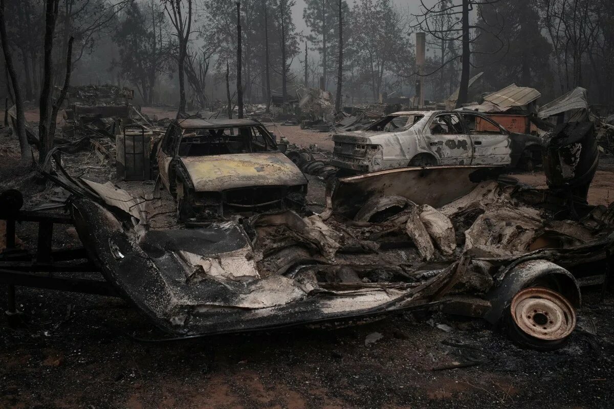 Город после пожара. Последствия пожара в Калифорнии 2020. После пожара в Калифорнии. Пожары в Америке последствия.