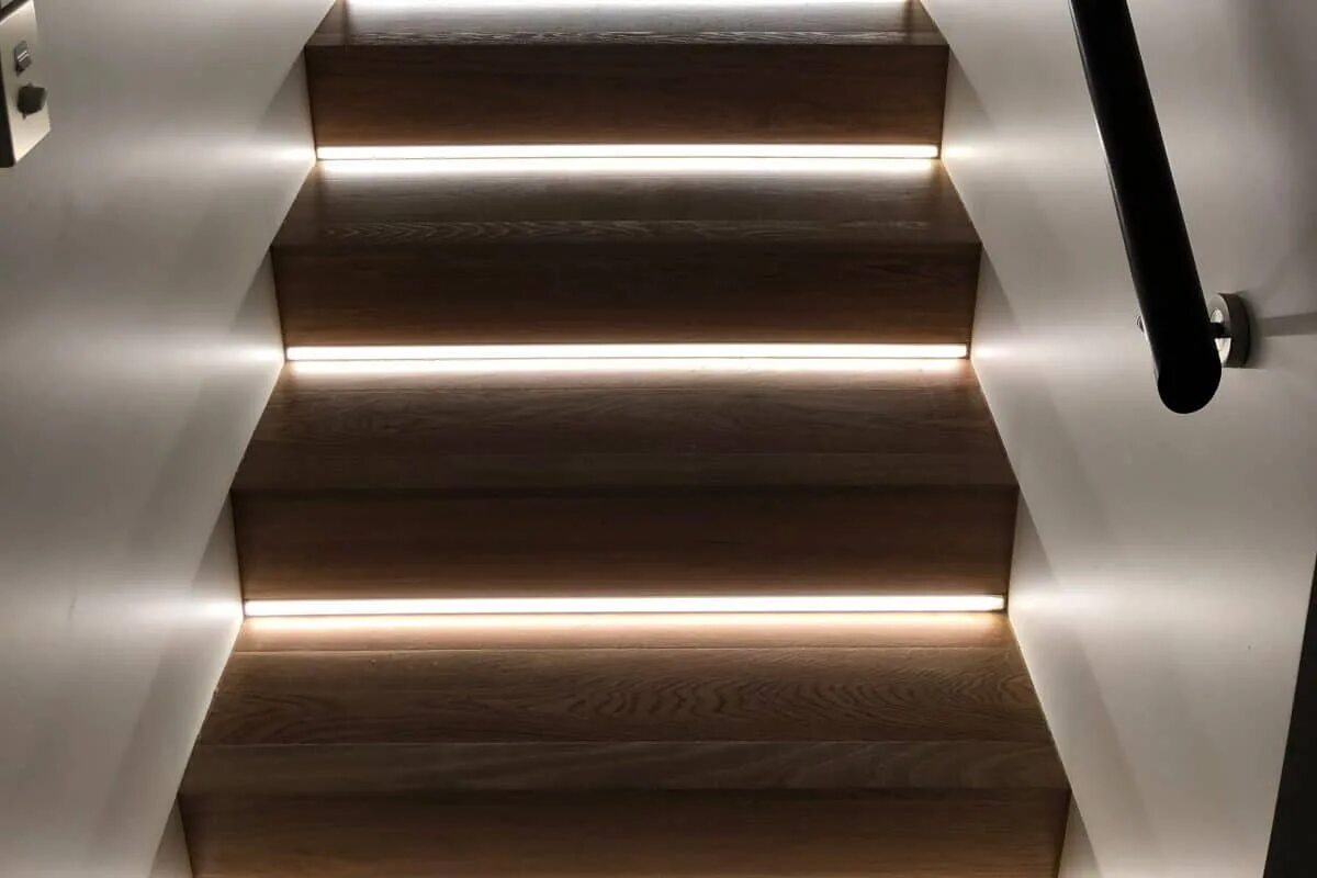 Qj03-MV-1.5WSMD led Stair Light. Подсветка лестницы в частном доме. Led strip Light. Умная подсветка лестницы. Step lighter