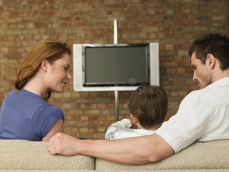 Человек за телевизором дома. Boy watching TV. Родители смотрят ТВ. Сын смотрит телевизор.