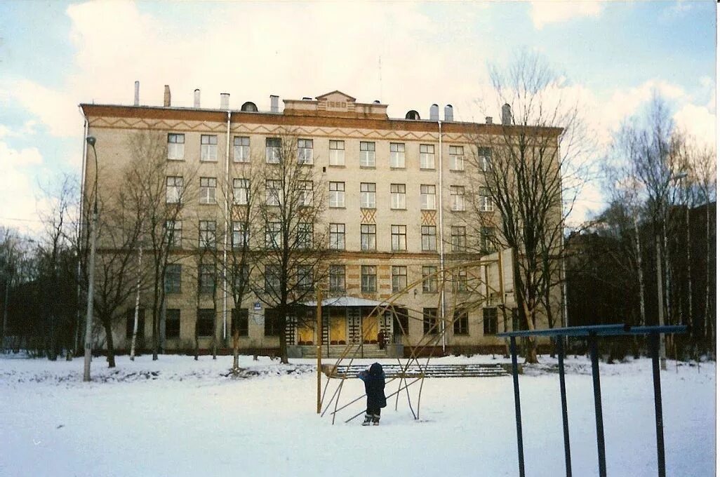 Школа 1579 борисовские пруды. Кузьминки молл торговый центр. Москворечье 39. Москворечье 39. Школа 1579 москворечье дом 39.
