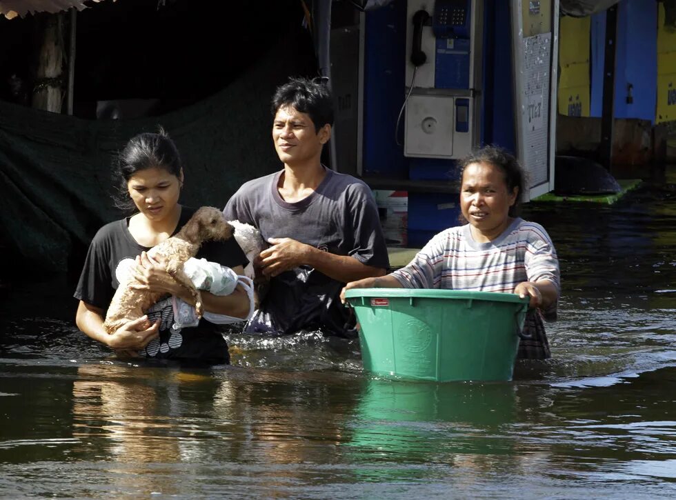 Сколько погибших при наводнении. Наводнение в Тайланде 2011 Пхукет.