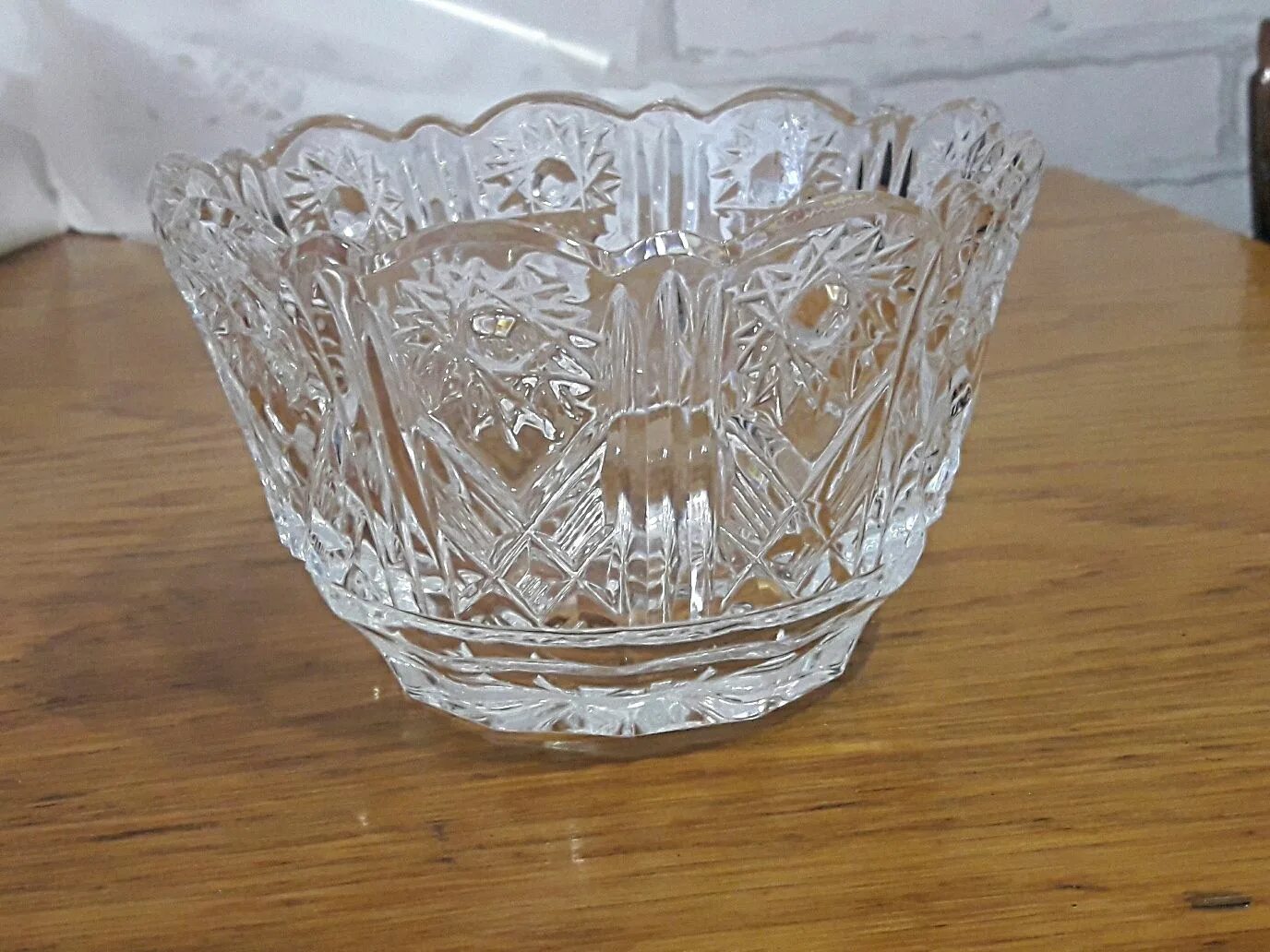 Хрусталь вальтер гласс. Богемия ваза чехия хрустальная чехия. Хрусталь богемия чехия. Хрустальная посуда чехия богемия. Пример подарка денег с хрустальной вазой.