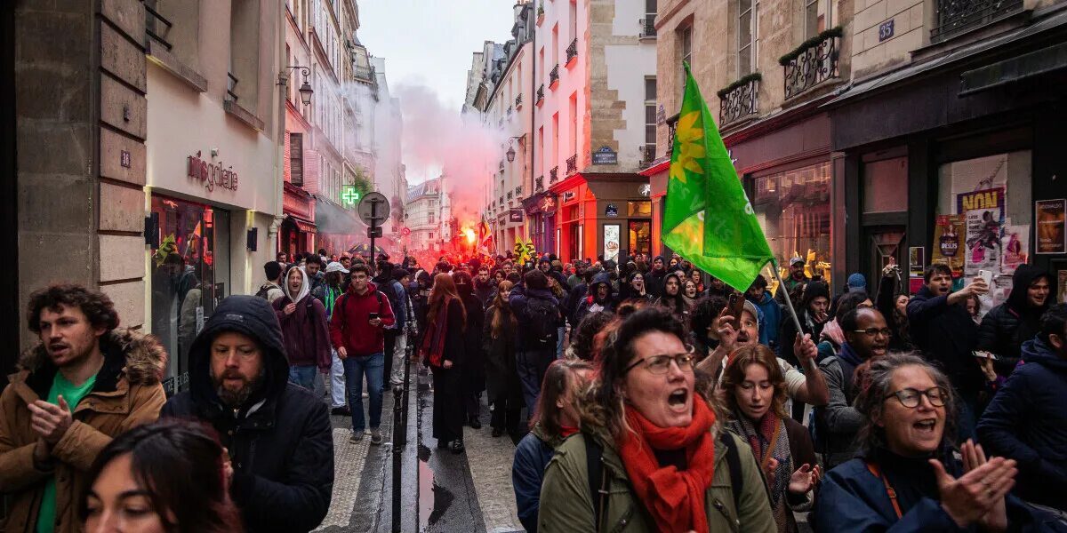 Протесты во Франции. Франция протесты кастрюли. Французы. Республика на марше Франция.