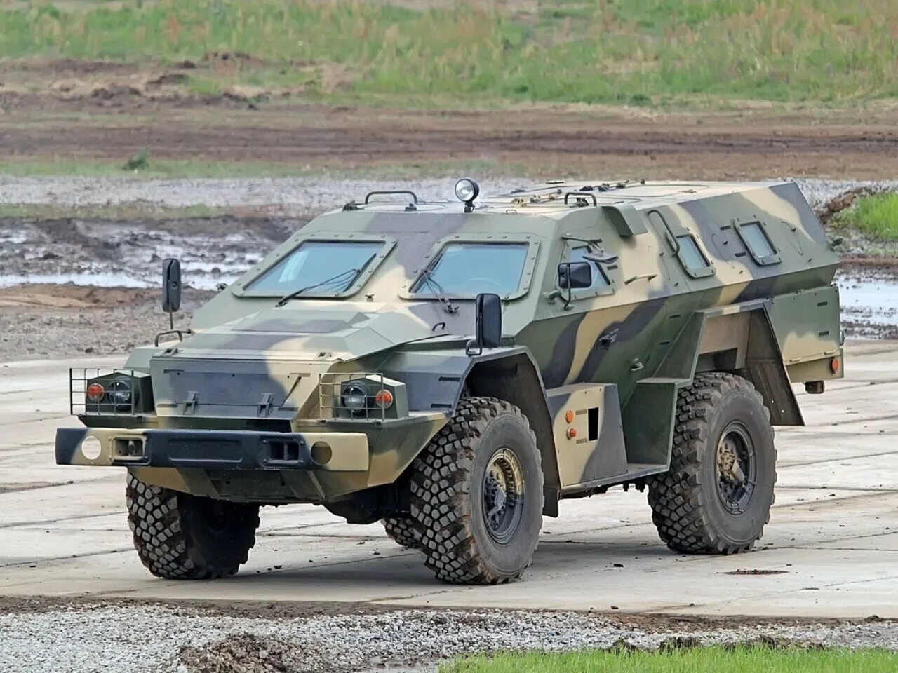 Бронеавтомобили «тигр-м спн». Бронеавтомобиль тайфун вдв. Военное бронированное. Бронеавтомобиль впк-3927 «волк». Броневик хамви.
