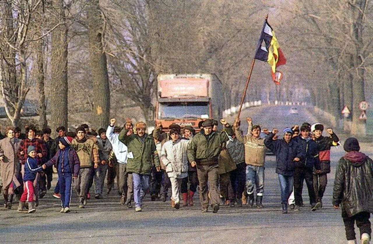Протесты в румынии 1989. Протесты в румынии 1989. Революция 1989 года в румынии. Румынская революция 1989. Протесты в румынии 1989.