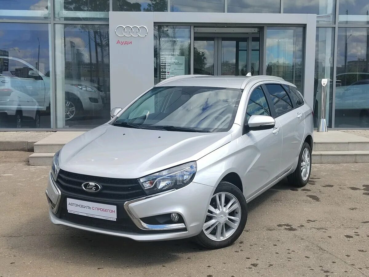 Купить б/у Lada (ВАЗ) Vesta I 1.6 CVT (113 л.с.) бензин вариатор в Москве: серый