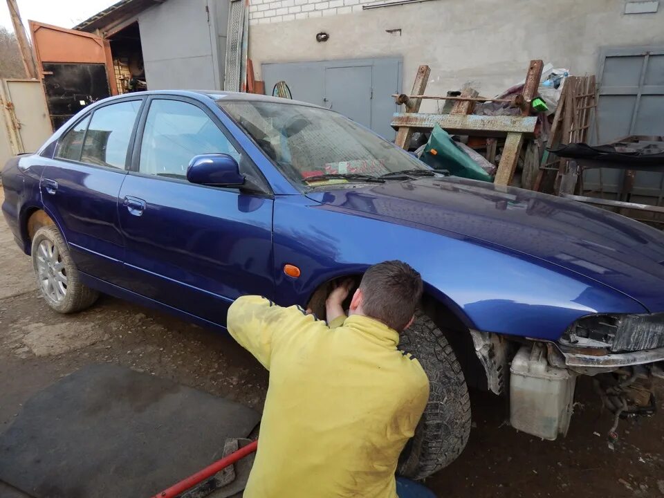 После покраски автомобиля. Машина после покраски. Покраска авто до и после. Плохо покрасили авто. Машина до и после краски.