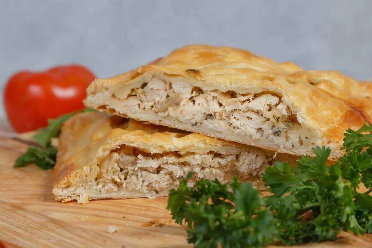 Как приготовить курник рецепт. Слоеный мясной пирог. курник гриб. пирог курник. пирок из слоеного теста.