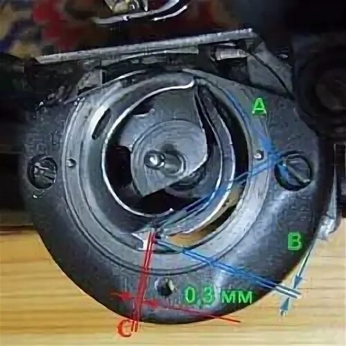 Челнок швейной машинки чайка. Регулировочный винт челнока швейной машины Чайка 452. Привод челнока швейной машины ПМЗ 1862. Швейная машинка Чайка 132 м челнок. Привод челнока швейной машины чяйка2.