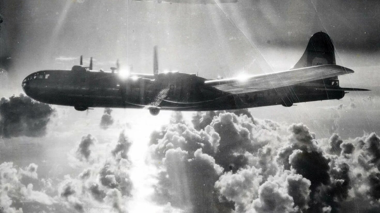 К чему снится бомбежка во сне. B-29 бомбардировка. B-29 бомбардировщик вторая мировая. Боинг б-29 Суперкрепость. Американские бомбардировщики второй мировой войны б-29.