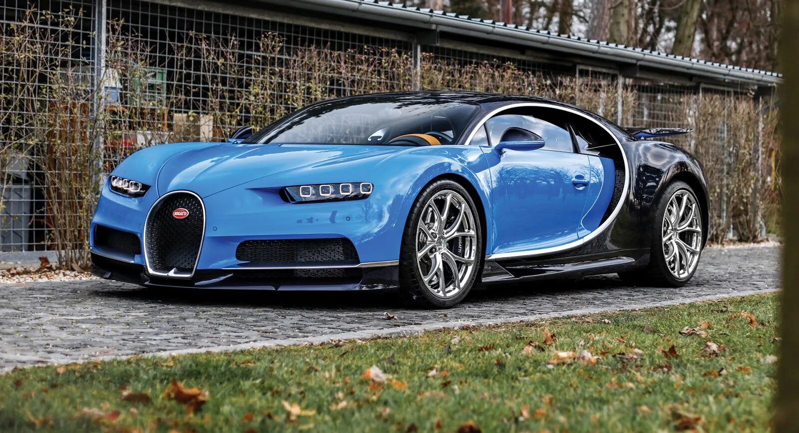 Bugatti чья. Бугатти ЧИРОН. Бугатти ЧИРОН синий. Bugatti Chiron super Sport синий. Bugatti Chiron super Sport голубая.