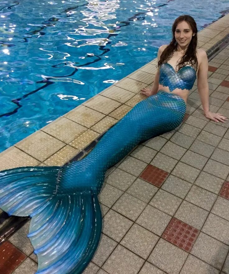 Мэджики русалки. Как девочка стала русалкой. Ханна фрейзер русалка. Костюм русалки для плавания. Как девочка стала русалкой.