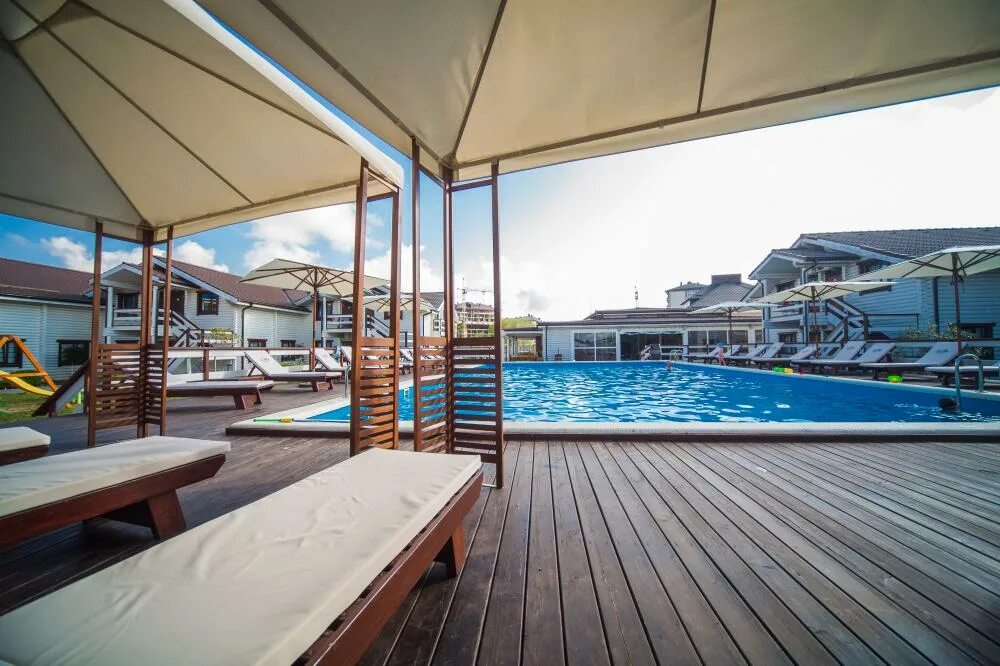 Курортный отель ателика сокол, лоо,. Курортный посёлок лоо сочи. Жемчужина лоо гостевой дом. Ателика сокол лоо. Черное море лоо.