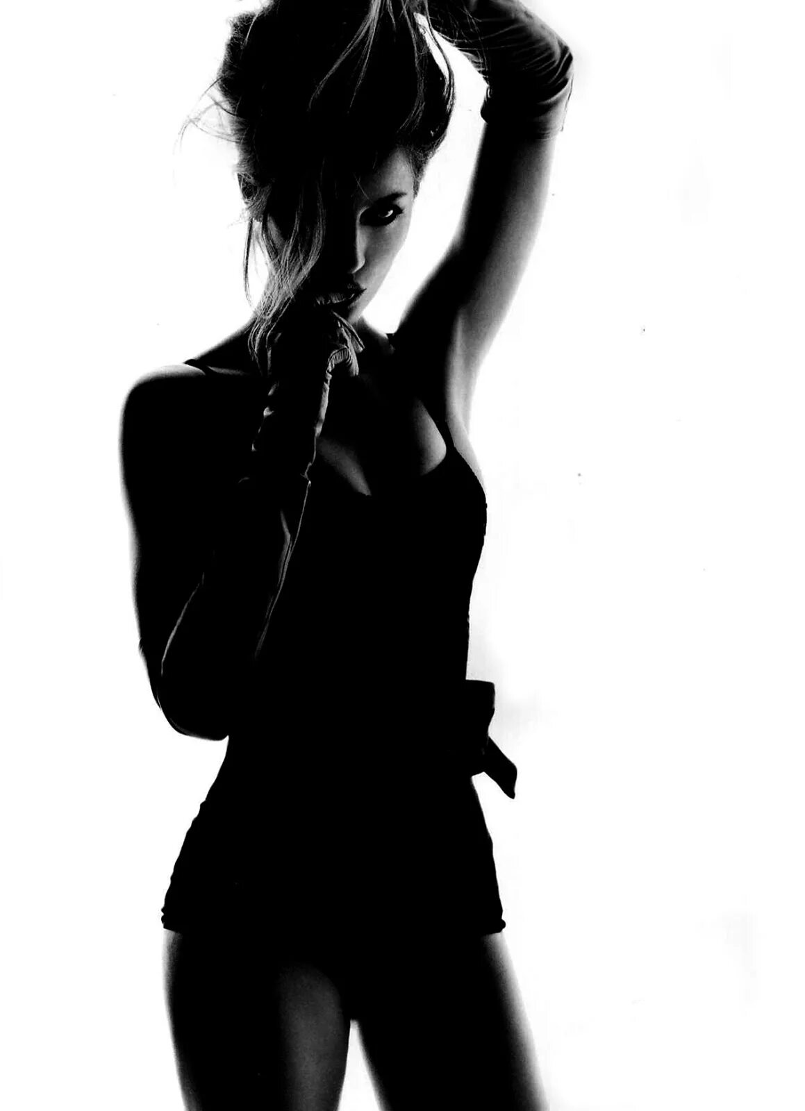 Anisia khurmatulina. Художник владимир шорохов графика. Образ девушки черно белый. Красивая девушка рисунок. Графика владимира шорохова.