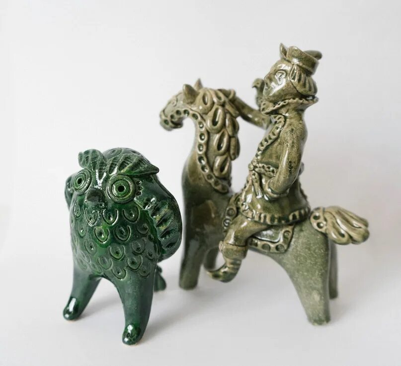 Перовская мурава фигурки символ. Перовская мурава персонажи. Московский сувенир мурава. Московский сувенир перова мурава. Перовская мурава персонажи.