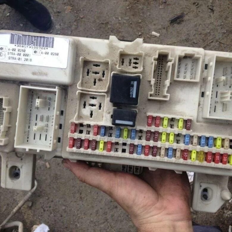 6 2011. Схема предохранителей форд фокус 2 рестайлинг 1. Салонный блок предохранителей форд фокус 2 2005 год. Ford focus 2 блок предохранителей схема. Схема предохранителей форд фокус 2 рестайлинг 1.