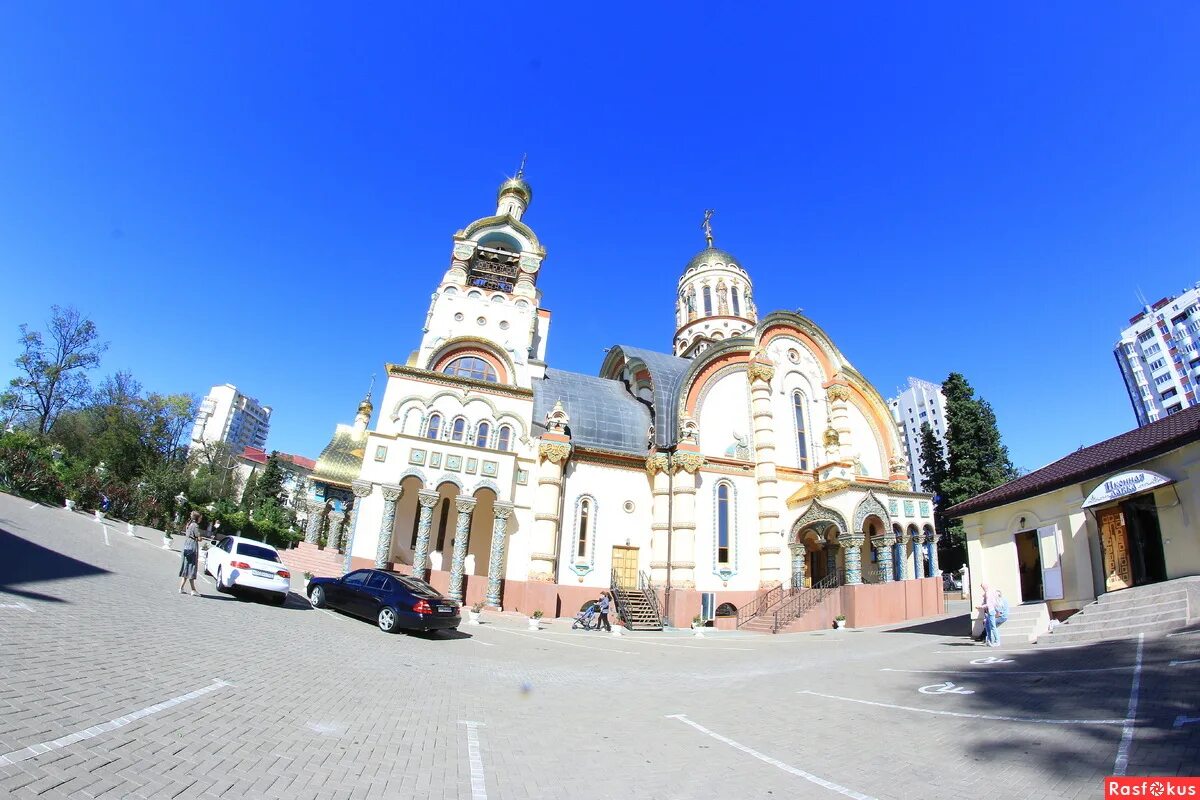 Собор владимира равноапостольного в сочи. Церковь сочи центральный район. Сочи храм князя владимира. Храм святого равноапостольного великого князя владимира. Церковь кудепста сочи.