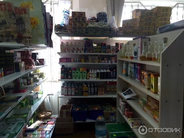 Мусульманские магазины в санкт-петербурге. Исламский магазин. Мусульманский магазин южный. Название мусульманских магазинов. Мусульманин в магазине.