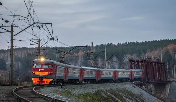 Эд4м 419. Электропоезд томск. Новокузнецк кемерово электричка. Электричка томск тайга. Поезд кемерово новосибирск.