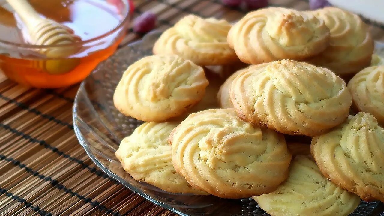 мягкое рассыпчатое печенье. песочные печенья домашние. печенье песочное домашнее на сливочном рассыпчатое. печенье сахарное рассыпчатое. печенье «песочное».