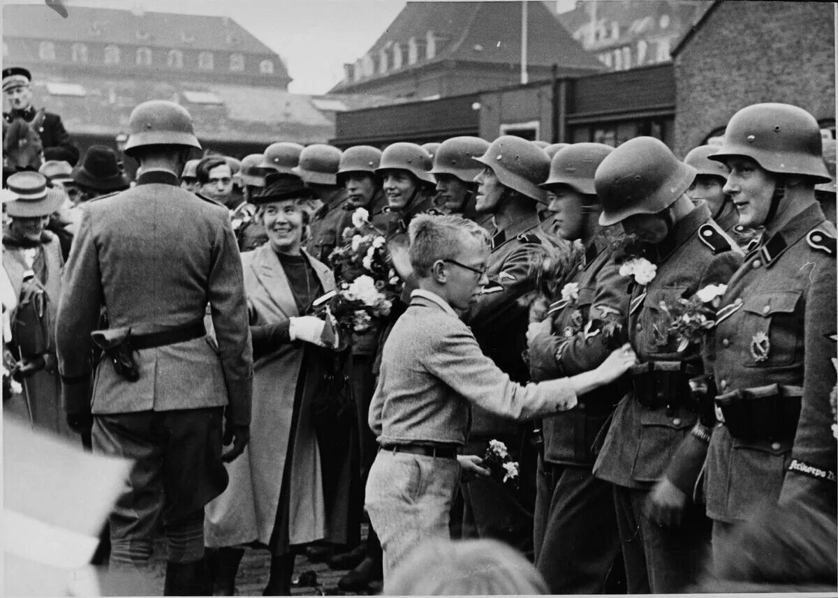 Датский корпус СС Данмарк. Солдаты СС во Франции 1940.. Бельгийские коллаборационисты. Фашистские фотографии