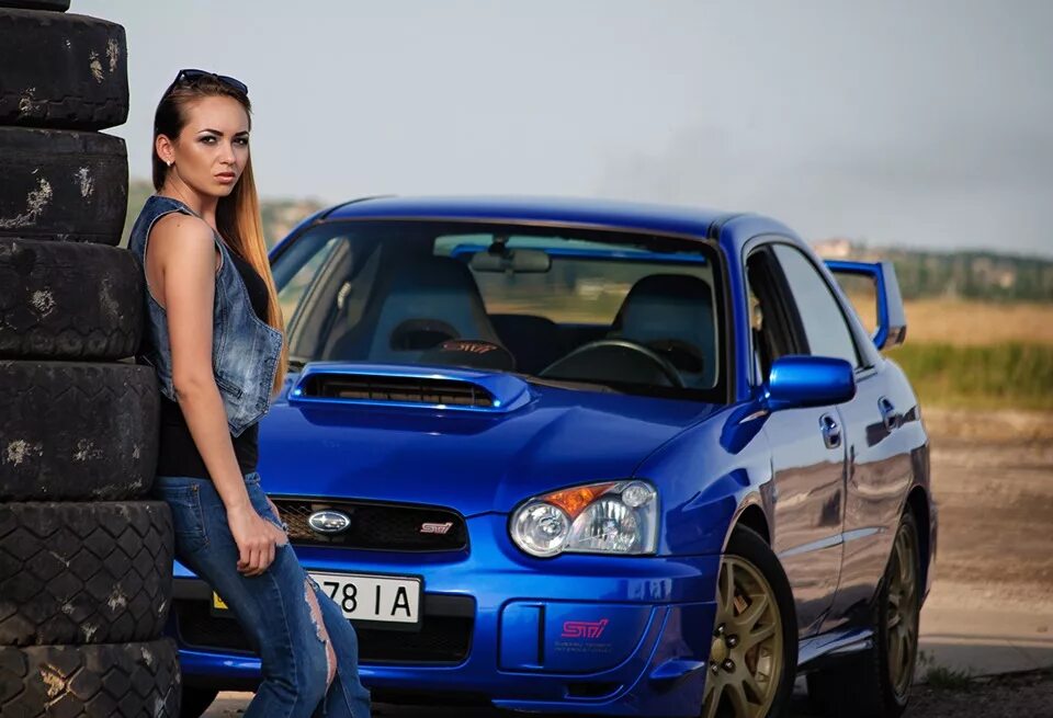 Subaru Impreza WRX STI С девушкой. Субару Форестер и девушки. Suba ru