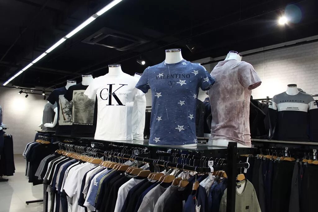 Одежда и обувь бузулук. Сезон магазин одежды. Брендовые магазины в калачинске. Магазин обуви армянск. Ферутдин закиров обувь.