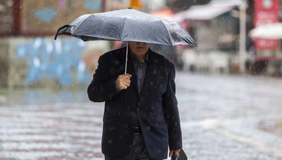 Похолодание. Дождь капает. Rainfall california. Бенгальский дождь. Дождь в окне.