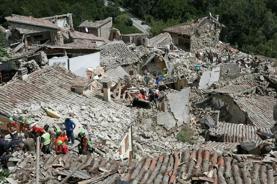 Землетрясение август. Землетрясение фото. Землетрясение в Италии. Стихийные бедствия в Италии. Землетрясение в Италии 2016.