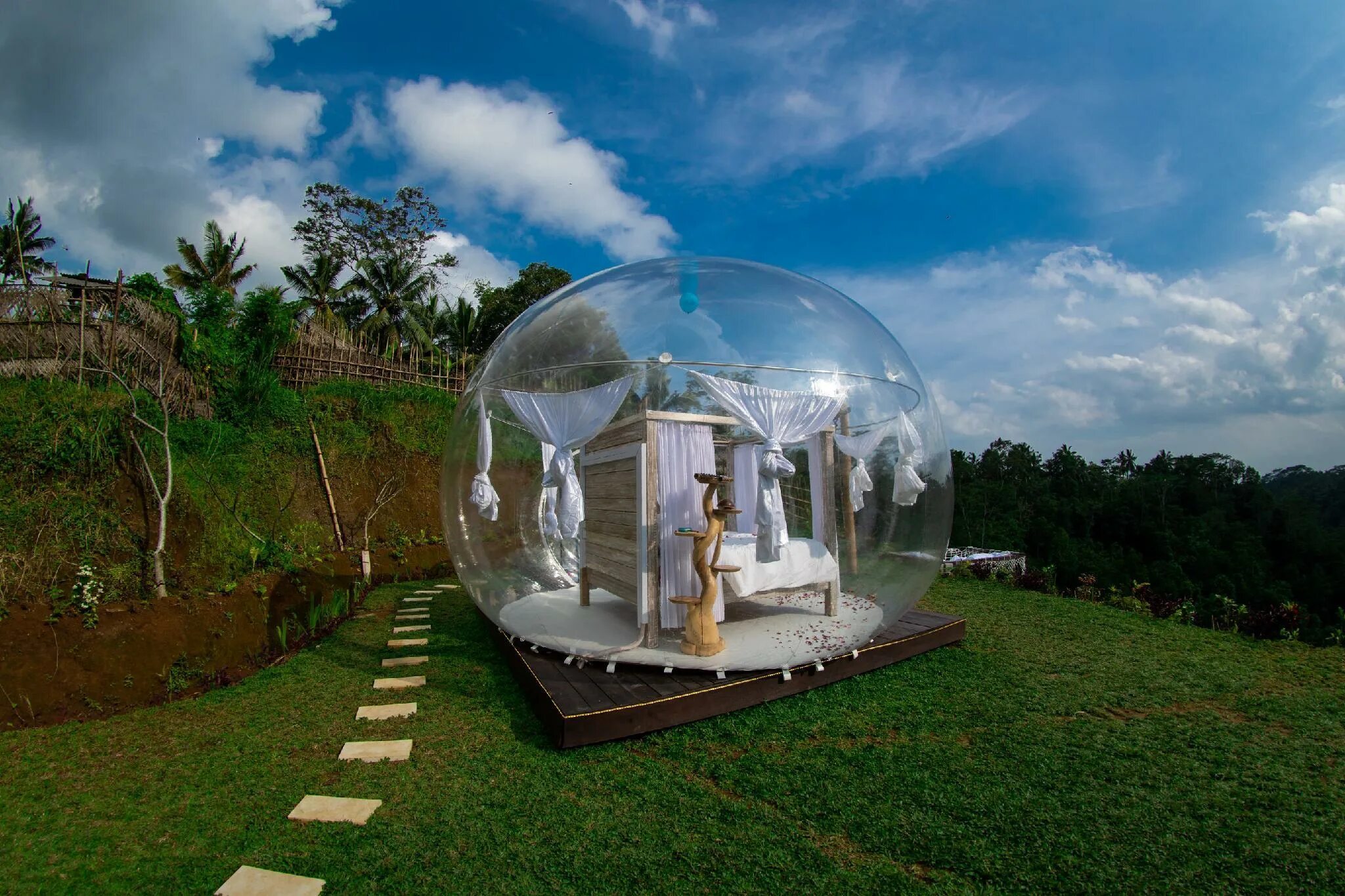 Бабл отель Бали. Bubble отели на Бали. Бали отель шар. Бабл глэмпинг. Bubble hotel