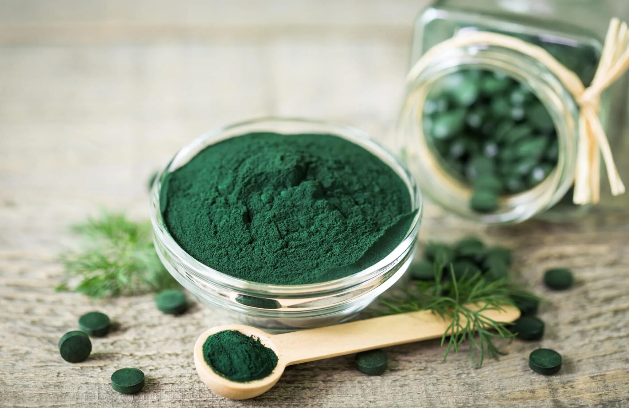 Спирулина и хлорелла польза. Спирулина суперфуд. Spirulina водоросль. Spirulina SP. – Спирулина. Синезеленая водоросль спирулина.