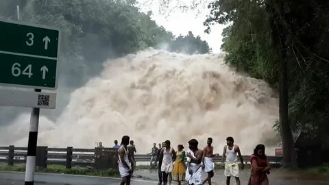 Цунами видео очевидца