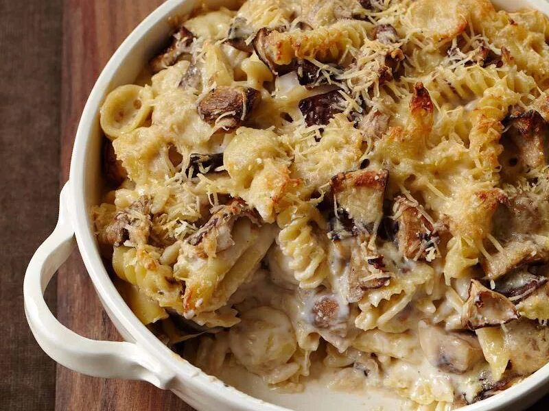 Макароны с грибами и сыром. Кассероль с шампиньонами. запеканка с макаронами и грибами. запеканка из макарон с грибами и сыром. запеканка с макаронами и грибами в духовке.